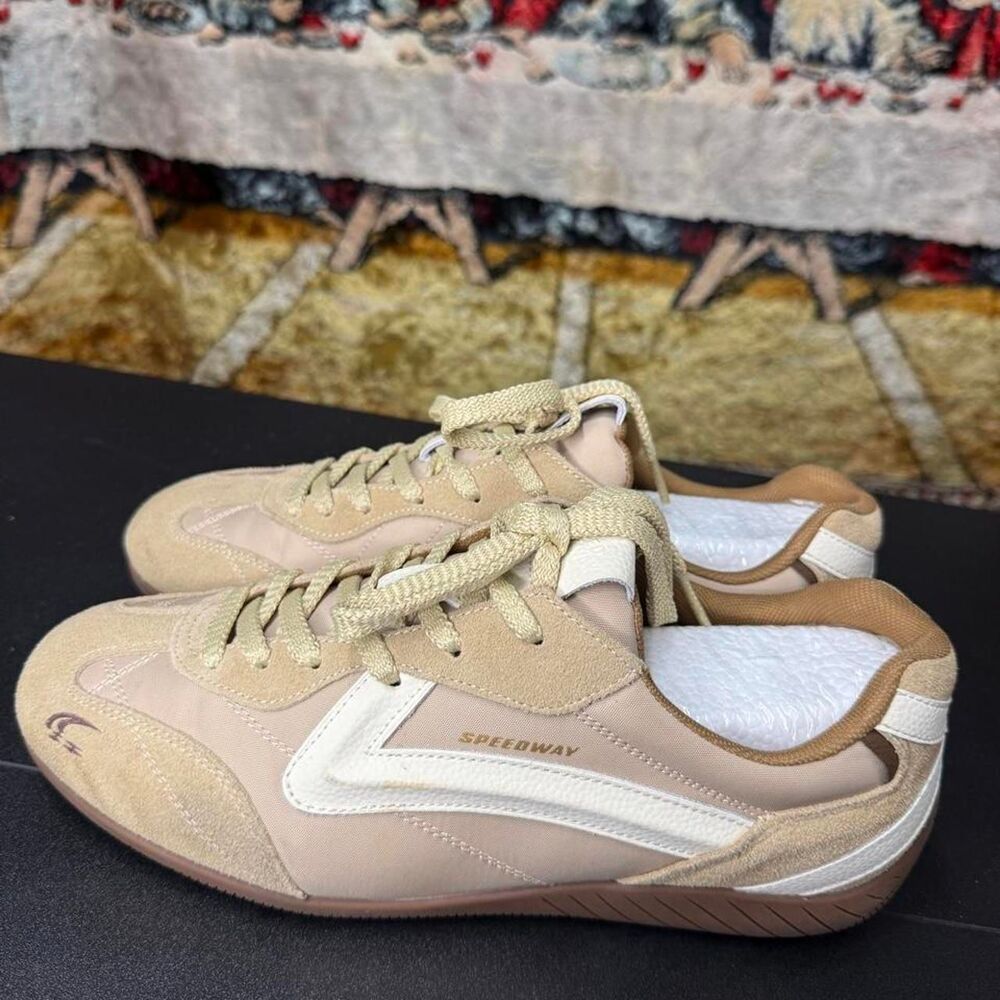Unbranded Men's Tan and Cream Trainers